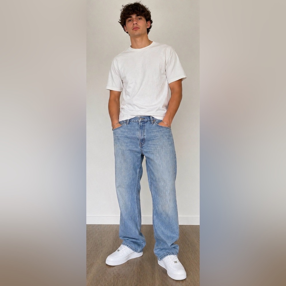 Levi’s 569 Loose Straight Jeans 36x32 Light Wash Faded. Nice Jeans.